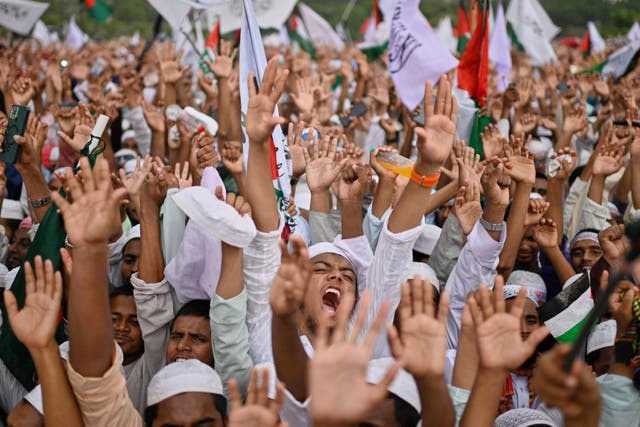 <p>Supporters of an Islamist group protest against recommendations for ensuring equal rights for women in Dhaka, Bangladesh</p>