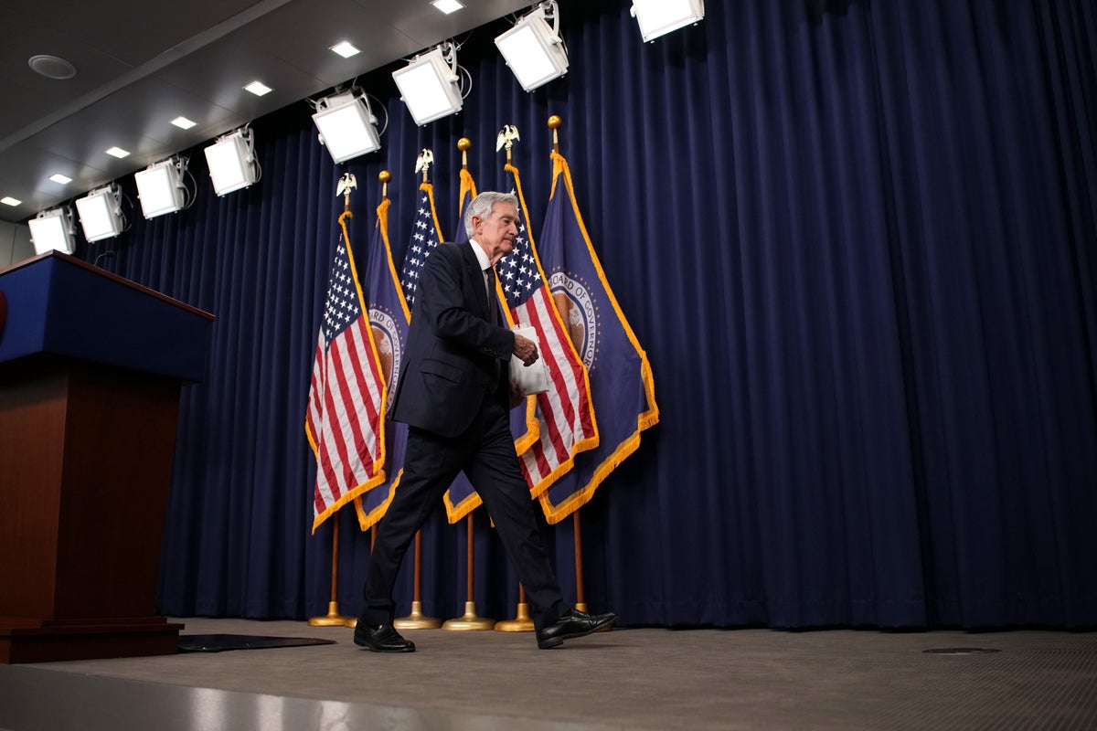 Jerome Powell keeps interest rates the same — and ignores Trump