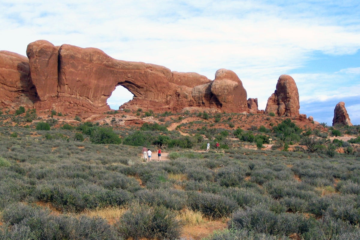 Hiker dead after fall at Utah's Arches National Park