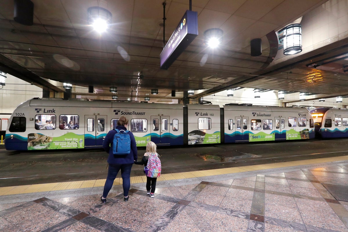 Federal judge temporarily blocks Trump administration's transit and homelessness grant conditions