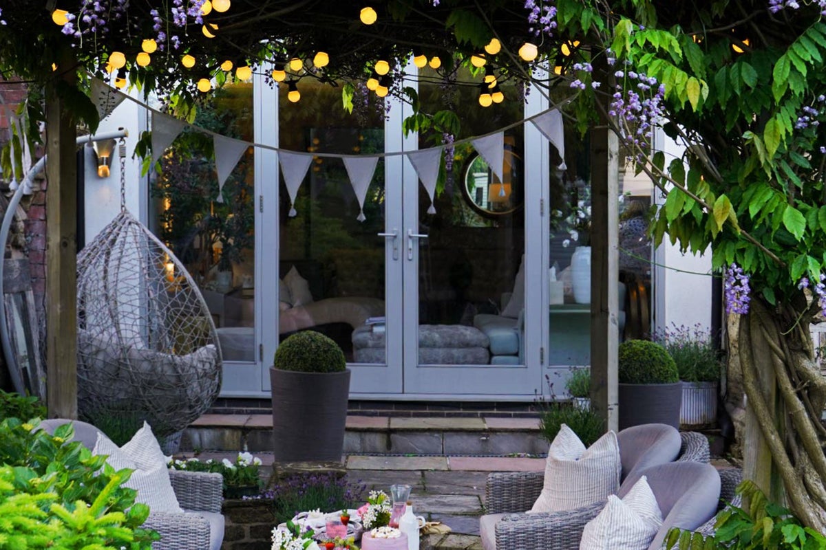 9 ways to style up al fresco settings