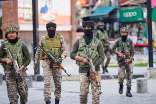 Frightened Kashmir residents live on cusp of India-Pakistan war