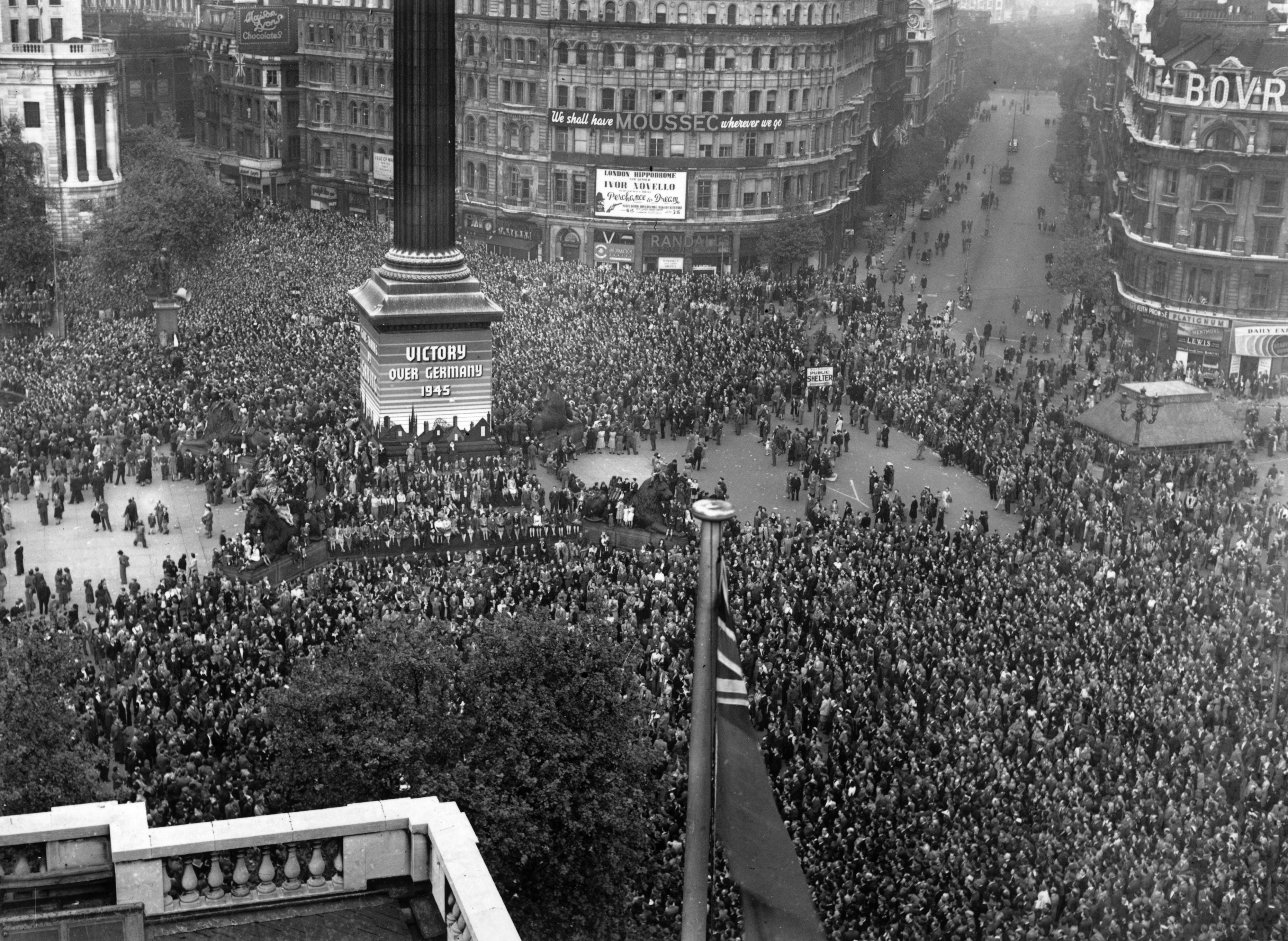 VE Day celebrated by crowds at Trafalgar Square