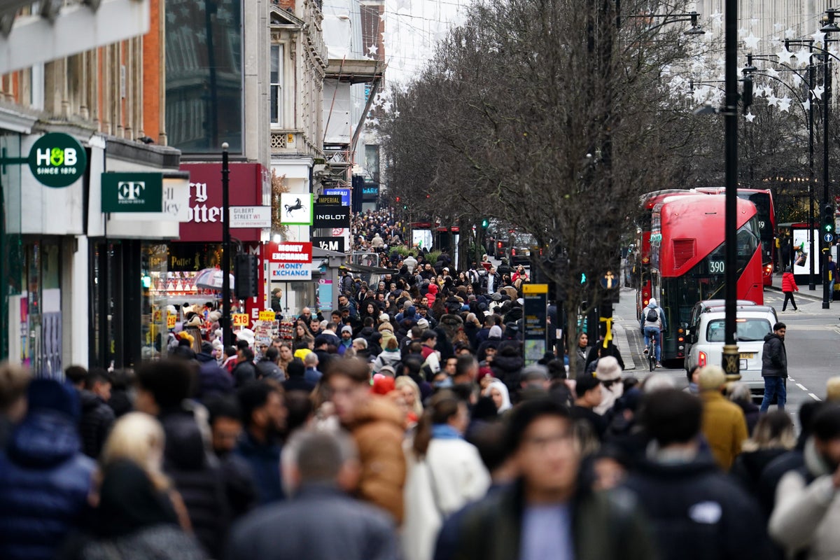 ‘Small but positive’ rise in retail footfall as sunny April encourages shoppers