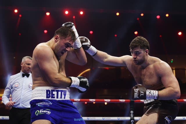 <p>Dave Allen (left) was unlucky not to get the win against Johnny Fisher last time out</p>