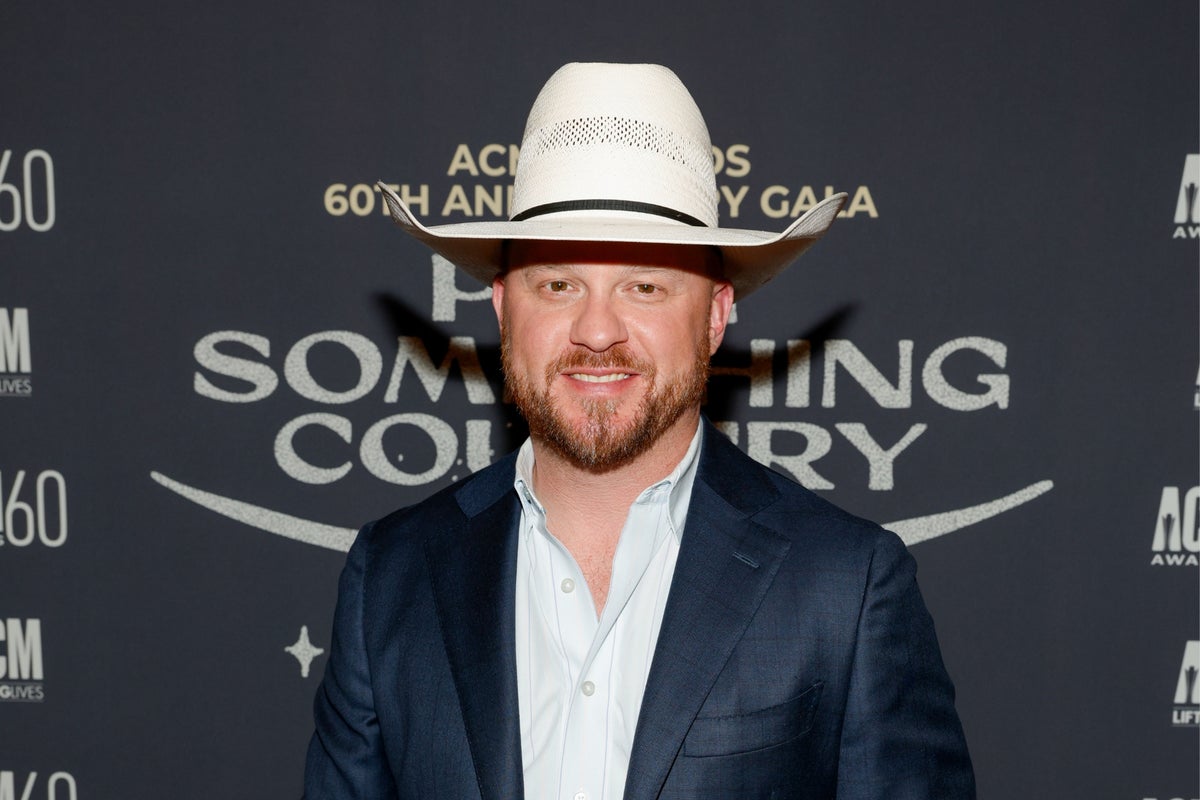 Country singer Cody Johnson shares major life update on ACM Awards red carpet