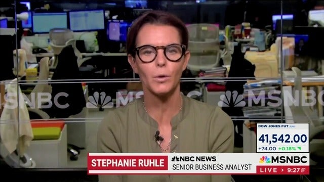 Donald Trump shivered at MSNBC host Stephanie Ruhle to say that 'supported in the corner' on his tariffs and now 'seeks out'.