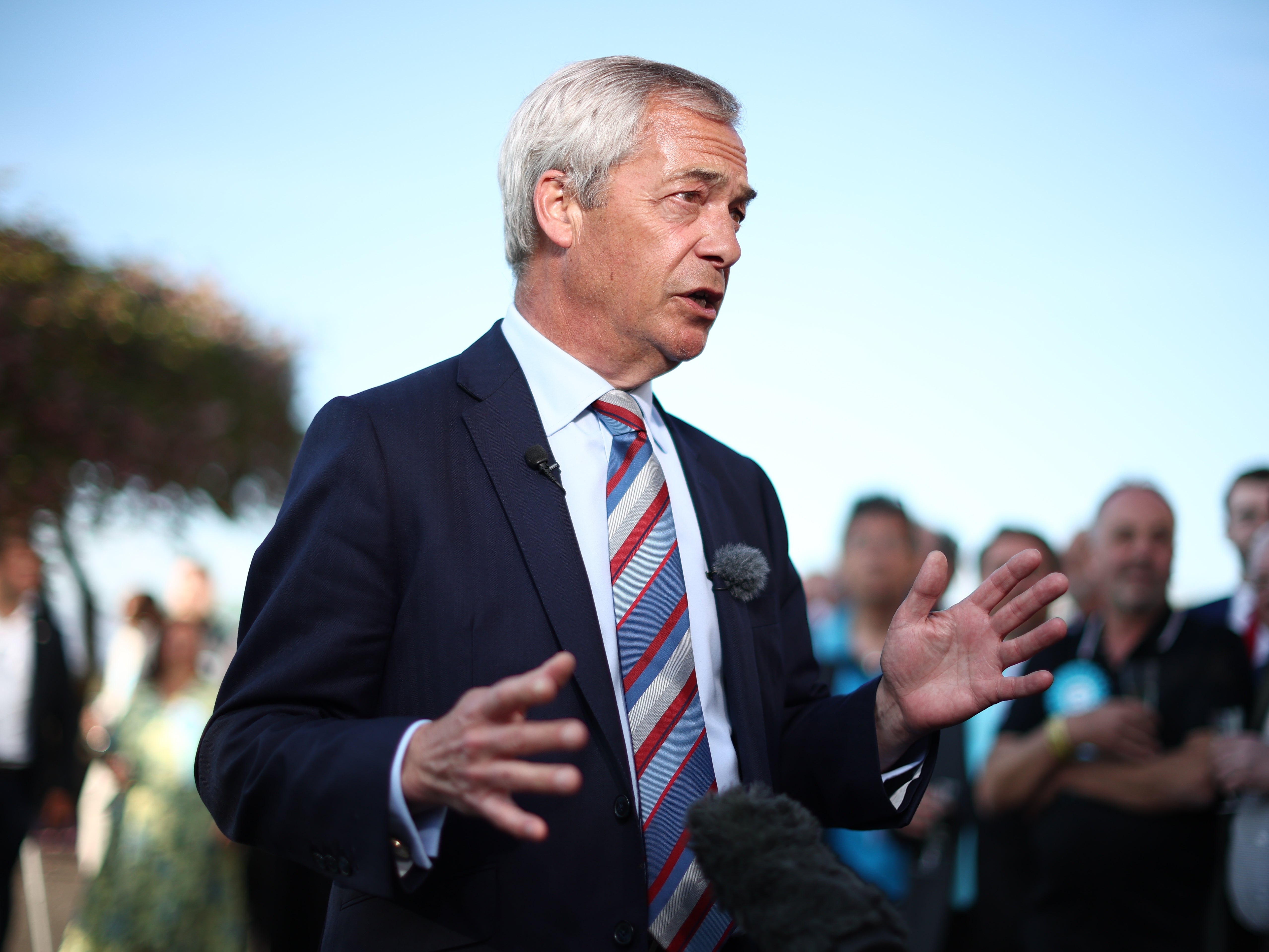 Farage ‘offers easy answers’, warns the Labour leader