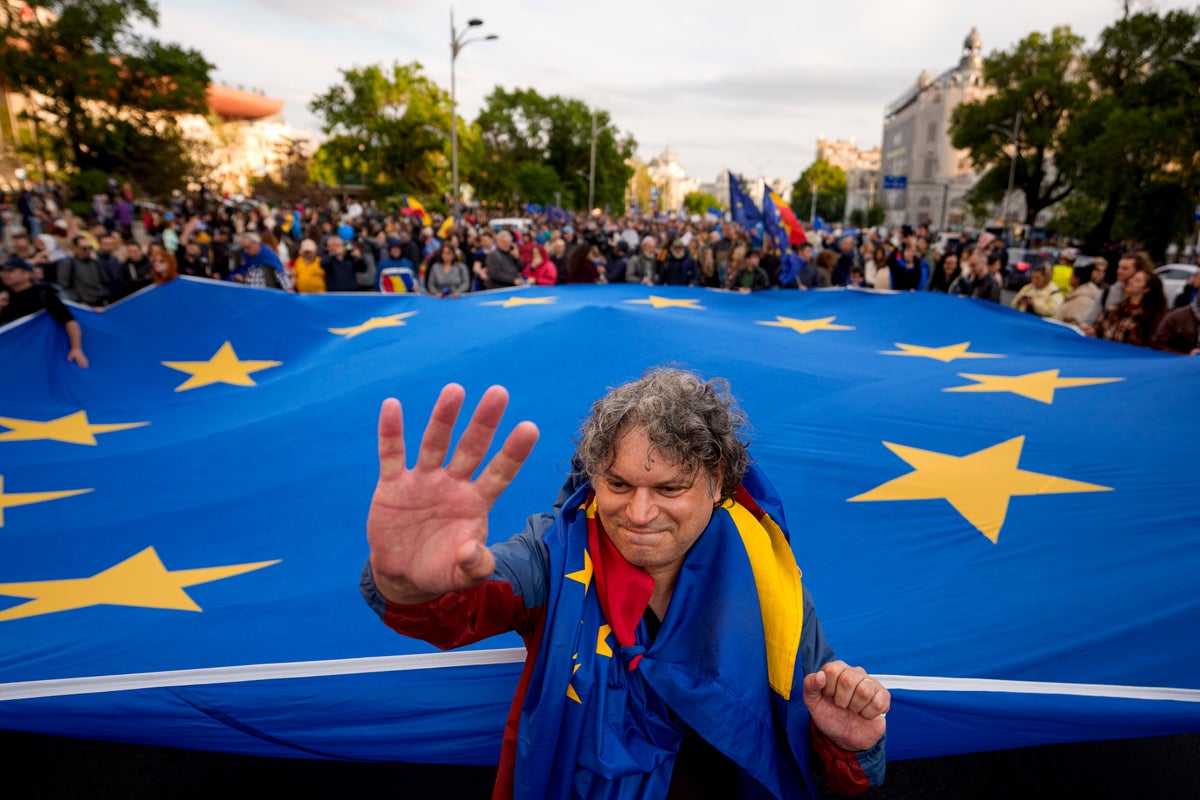 https://static.independent.co.uk/2025/05/09/21/Romania_Election_02534.jpg?width=1200&height=800&crop=1200:800