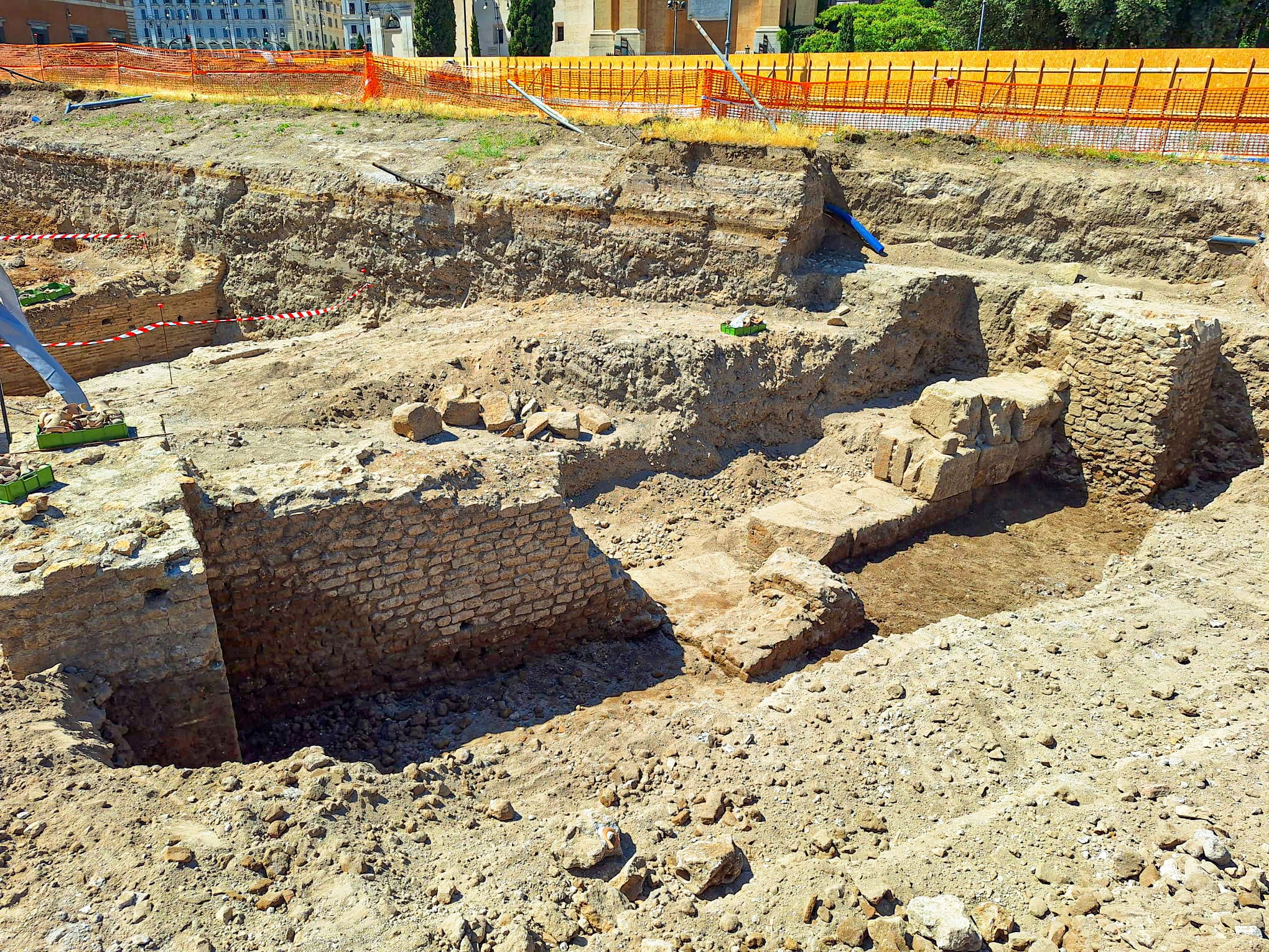 Section of walls unearthed at Piazza San Giovanni in Rome