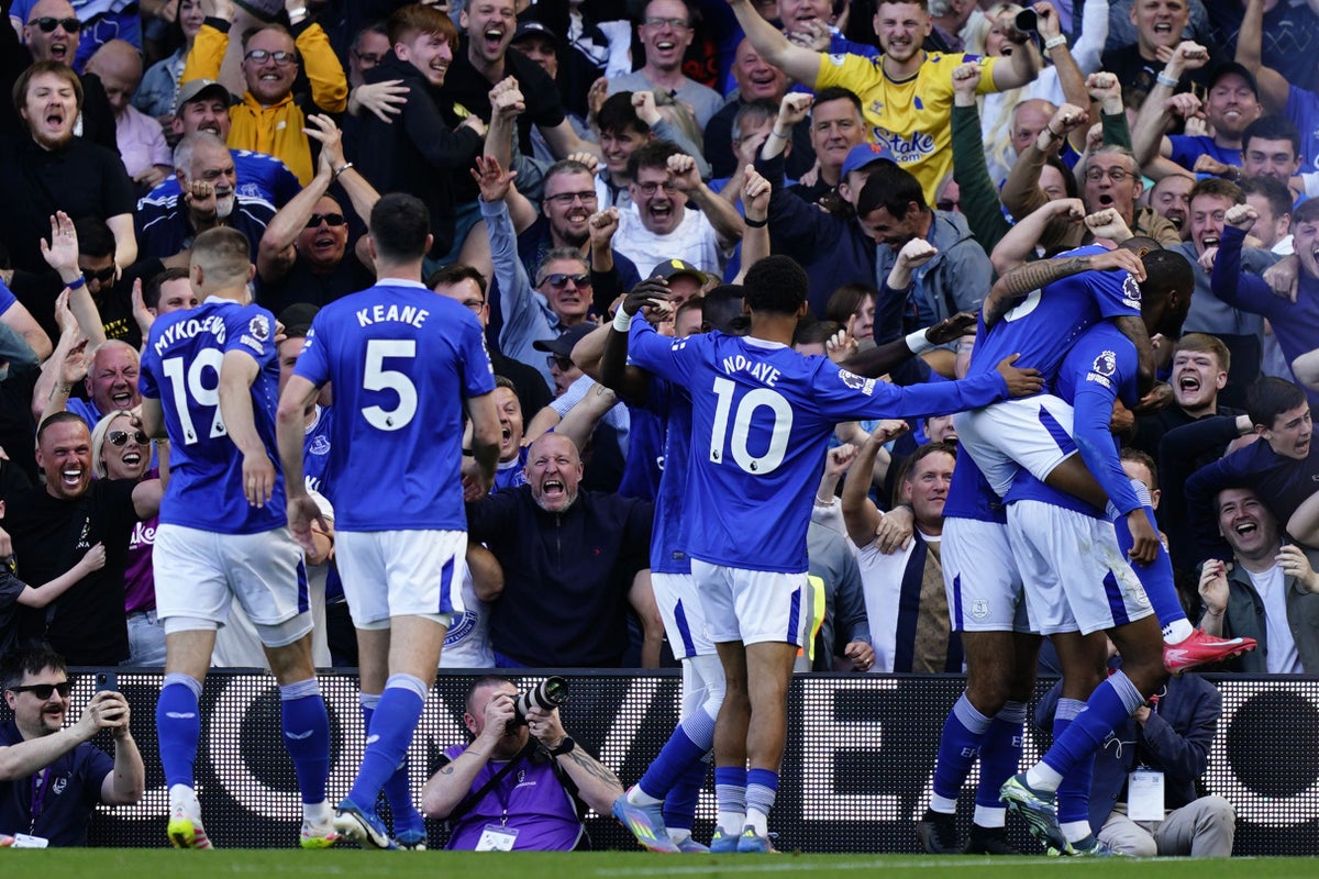 Quickfire double earns Everton victory at European hopefuls Fulham