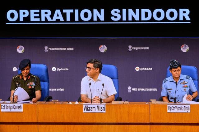 <p>India’s foreign secretary Vikram Misri, center, with Indian army officer Colonel Sofiya Qureshi, left, and Indian air force officer Wing Commander Vyomika Singh</p>