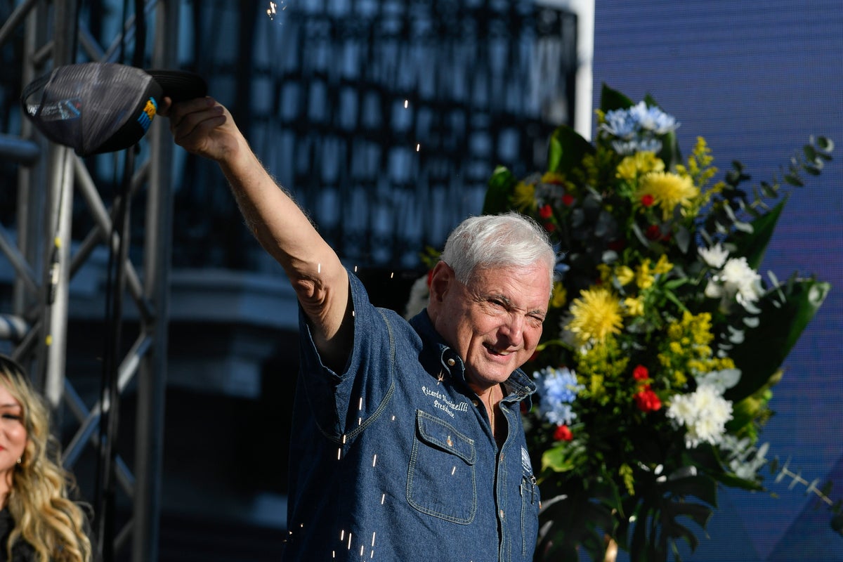 Former Panamanian president Martinelli leaves Nicaraguan embassy for asylum in Colombia