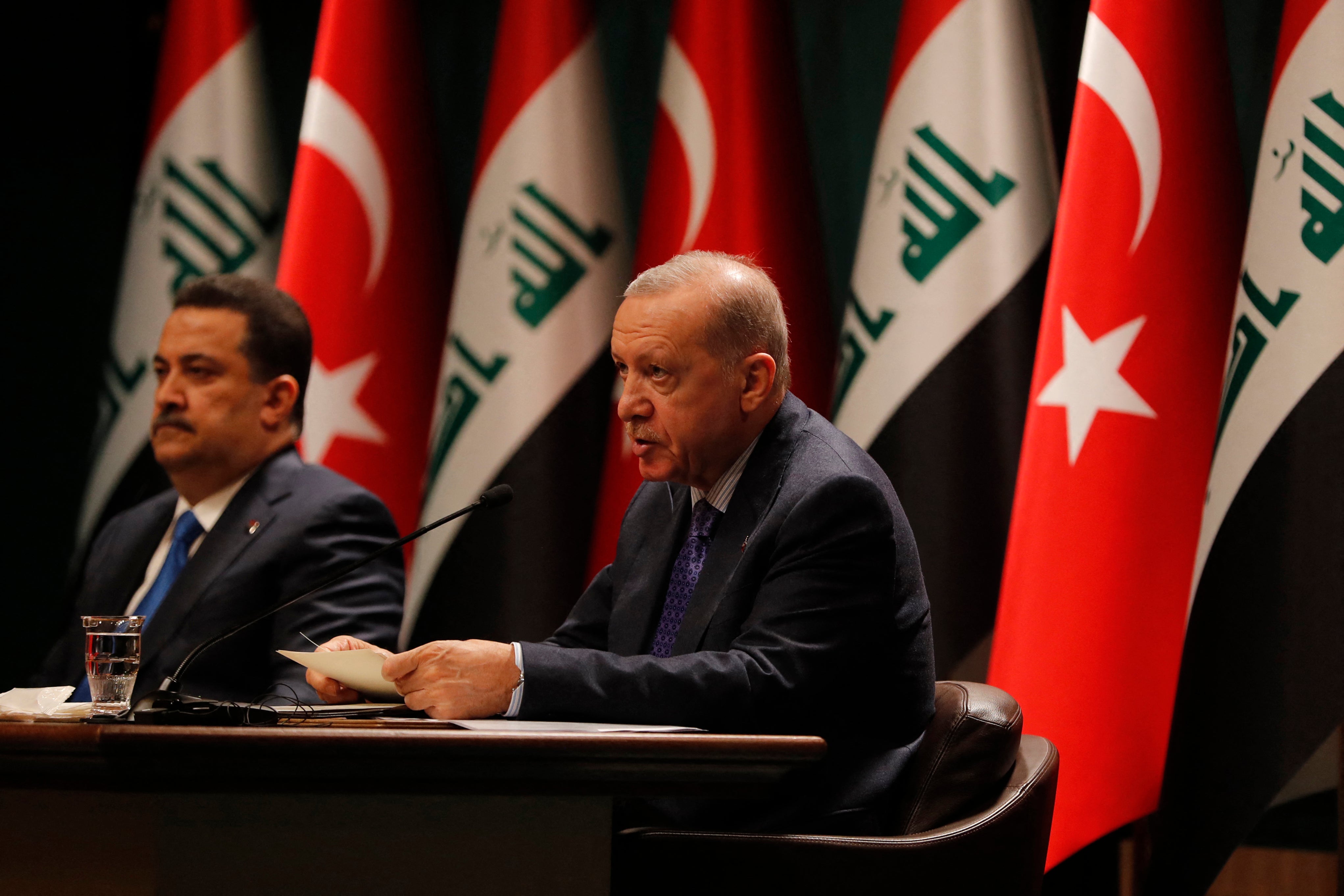 Turkish President Recep Tayyip Erdogan (R)