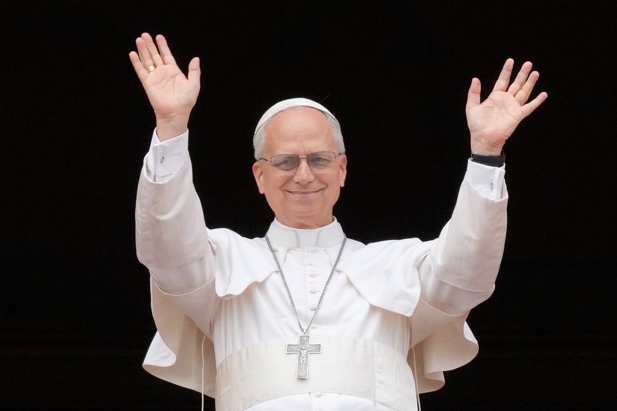AP PHOTOS: Pope Leo XVI addresses crowds in his first Sunday noon blessing as pontiff
