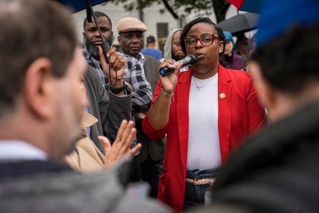 <p>Congresswoman Rep. LaMonica McIver demands the release of Newark Mayor Ras Baraka after his arrest while protesting outside an ICE detention prison, Friday, May 9, 2025, in Newark, N.J</p>