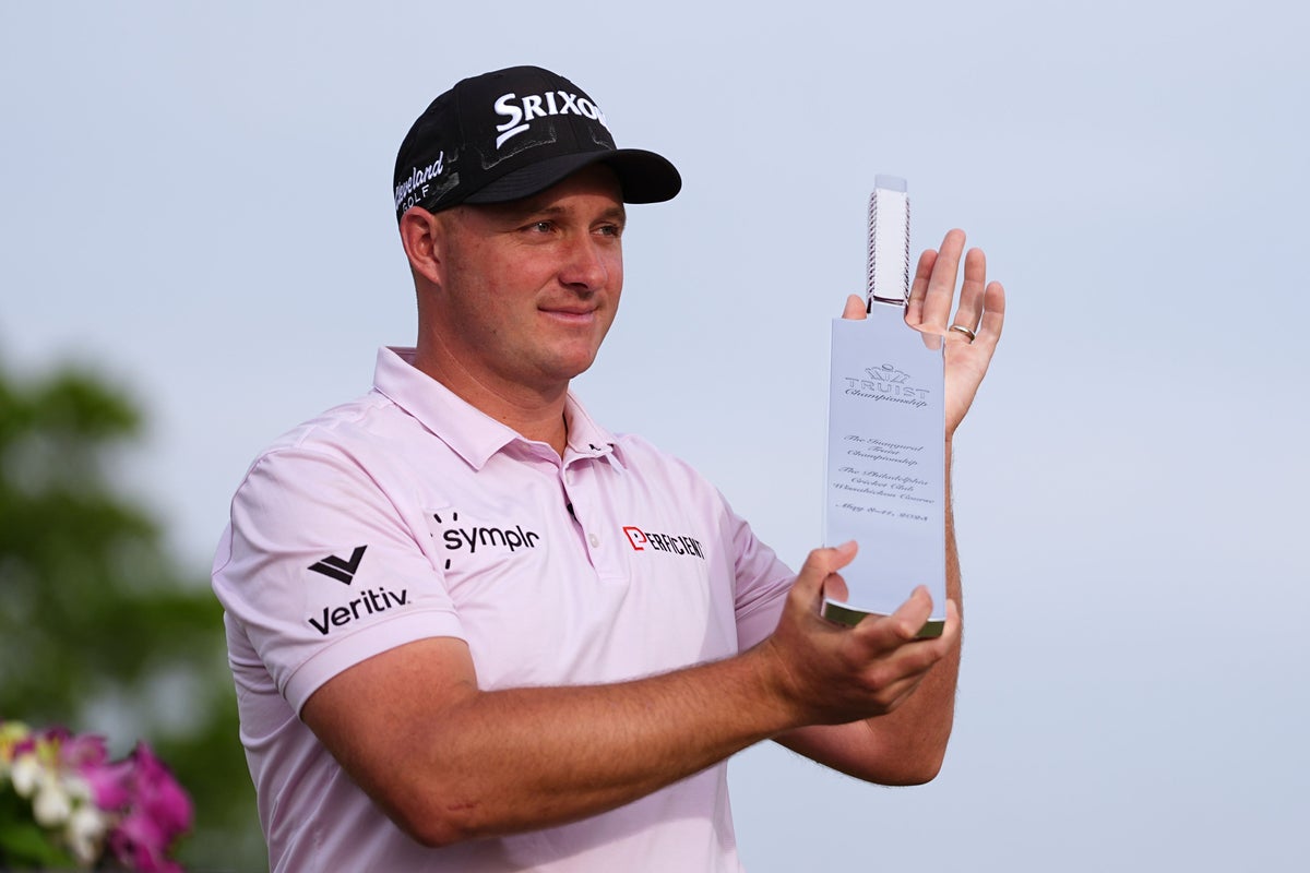 Shane Lowry slips in Philadelphia allowing Sepp Straka to take the title