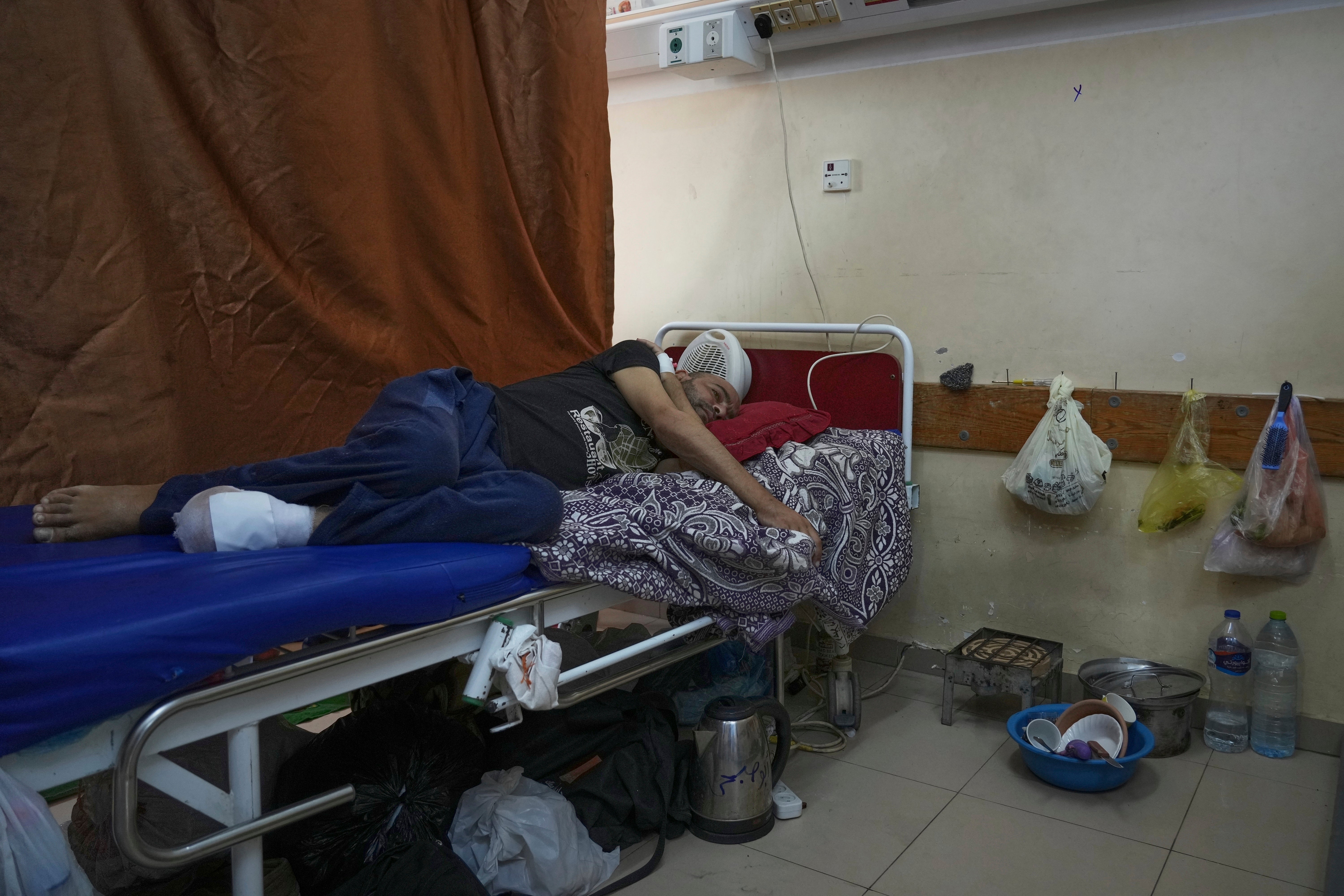 Mideast Wars Gaza Hospital Food