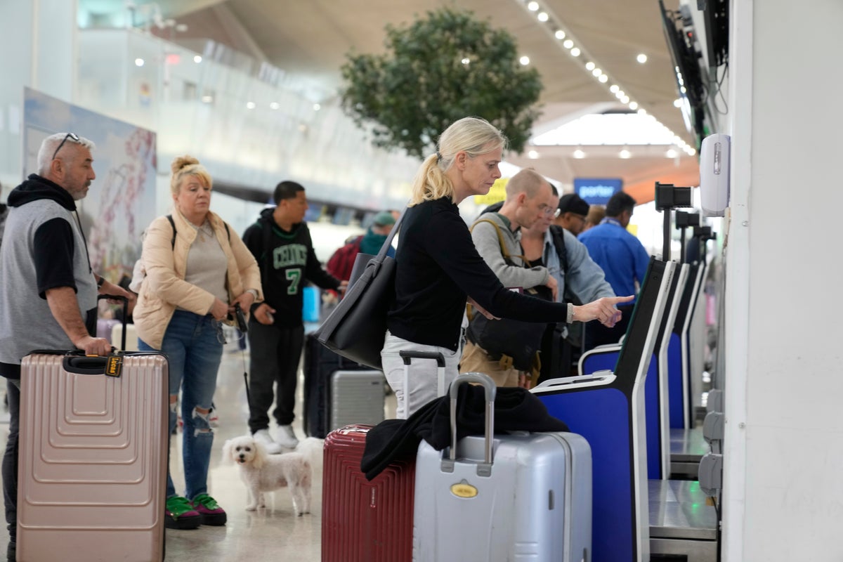 PHOTO COLLECTION: Newark Airport Flight Delays