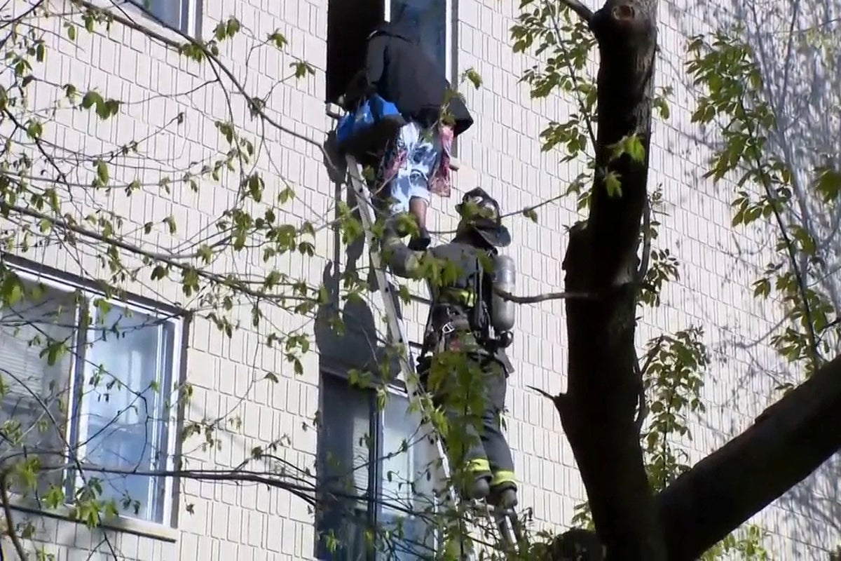 Residents jump from windows during Milwaukee apartment fire that kills 4