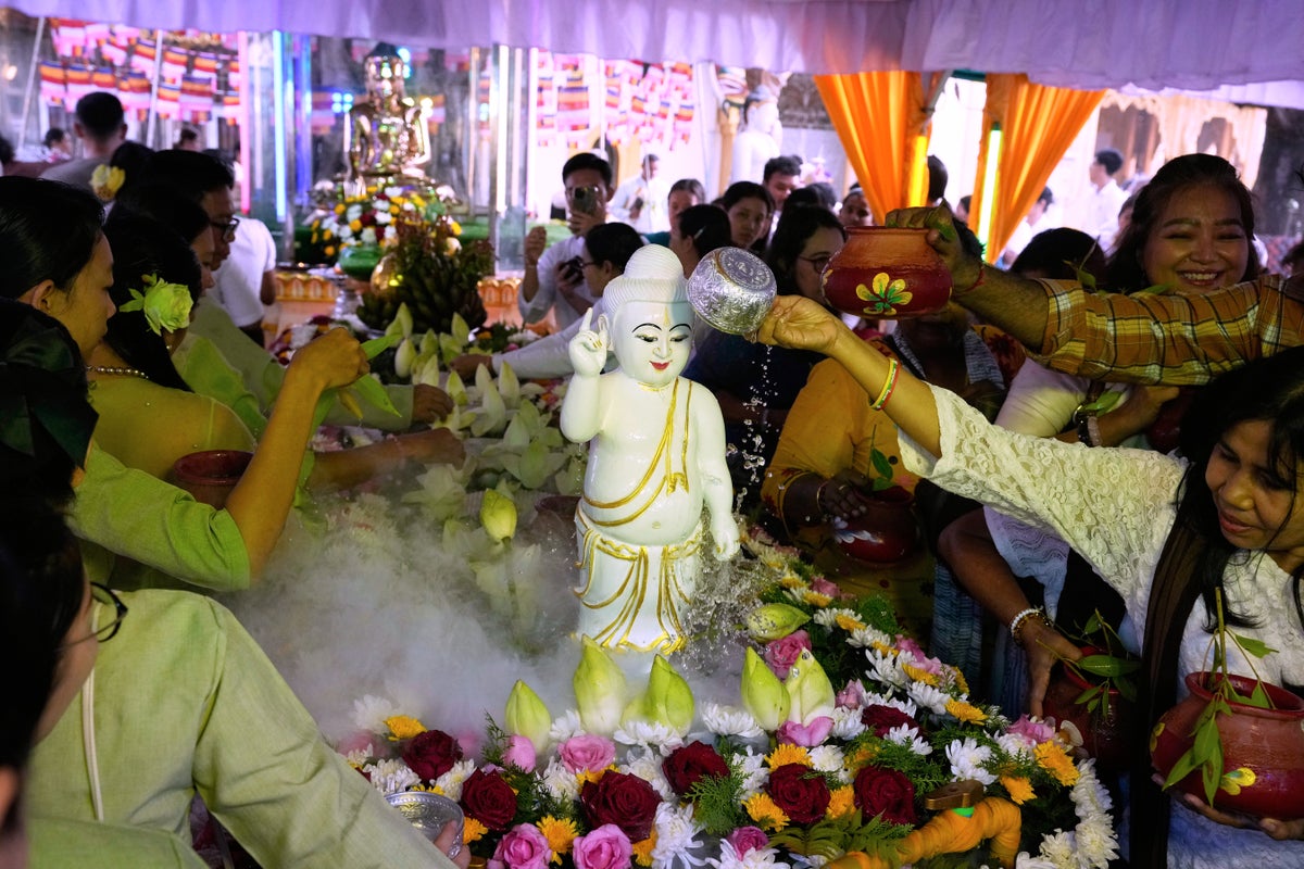 AP PHOTOS: Asia celebrates Buddha's birthday