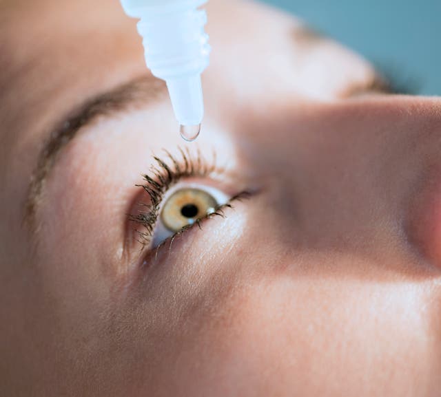 <p>Person putting drops in their eyes</p>