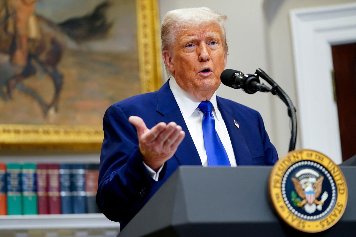 Trump repeats disputed claim that white farmers suffering ‘genocide’ in South Africa as first ‘refugees’ are flown in to US