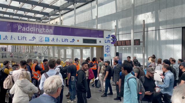 <p>Confused travellers ar Paddington </p>