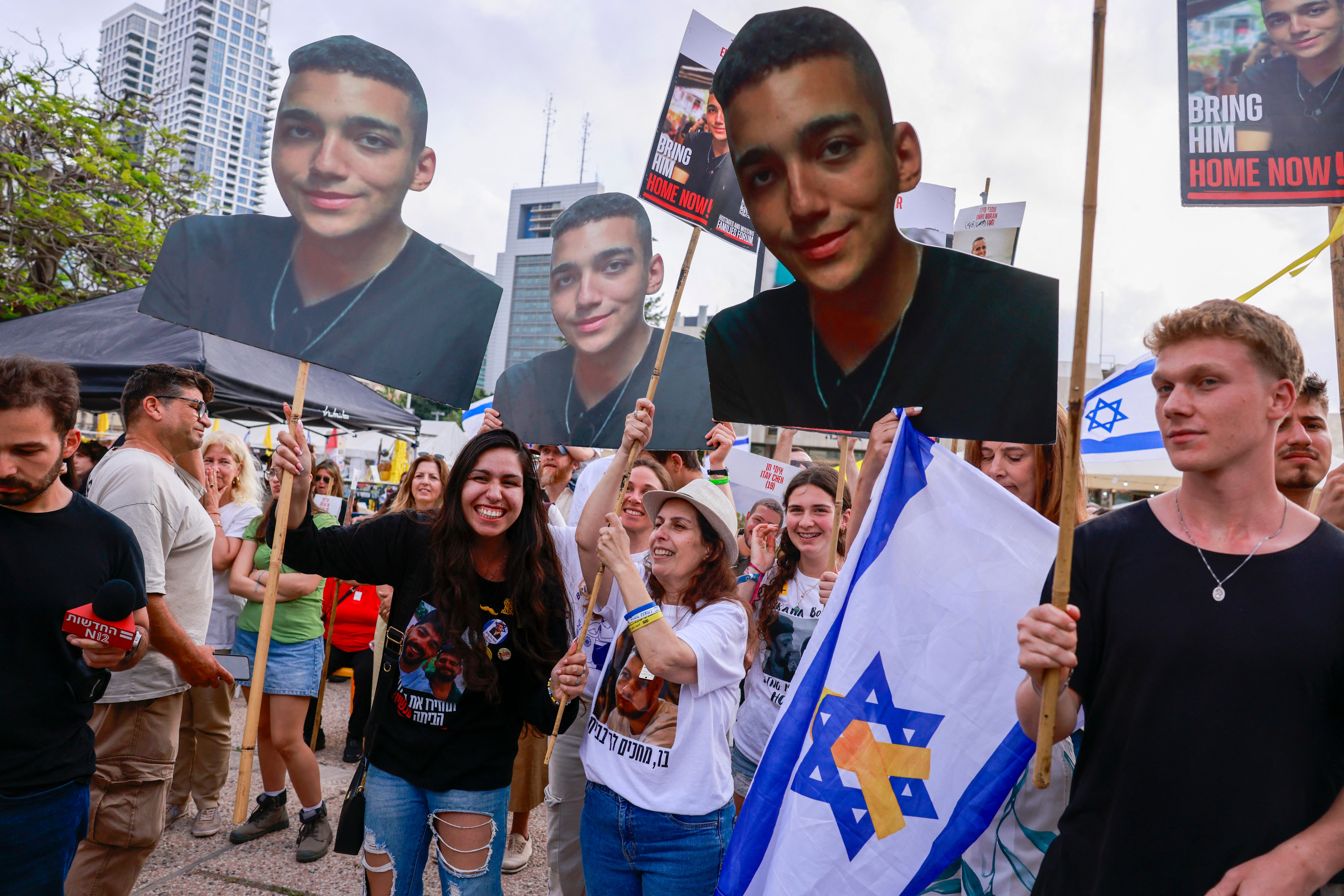 Israelis react after the release of Edan Alexander, an Israeli-US captive in the Gaza Strip since October 2023, at Hostages Square in Tel Aviv on May 12, 2025