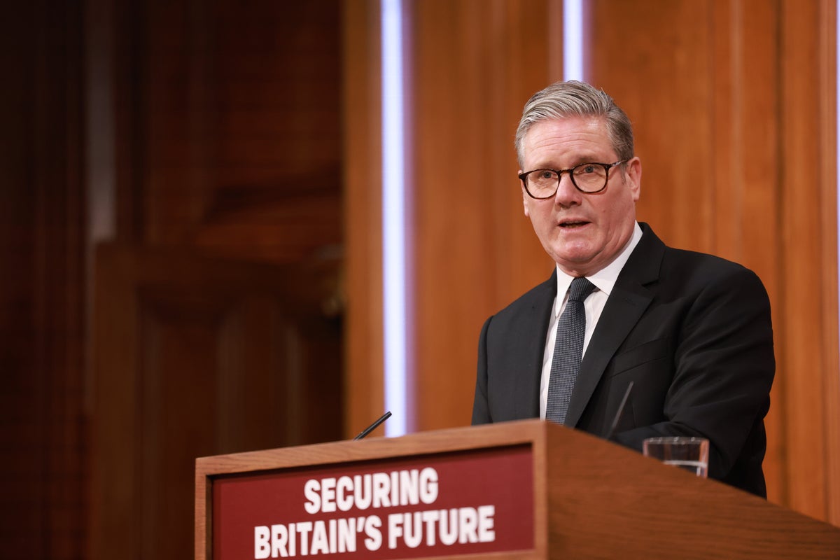 Starmer doubles down on ‘island of strangers’ immigration row amid growing Labour revolt