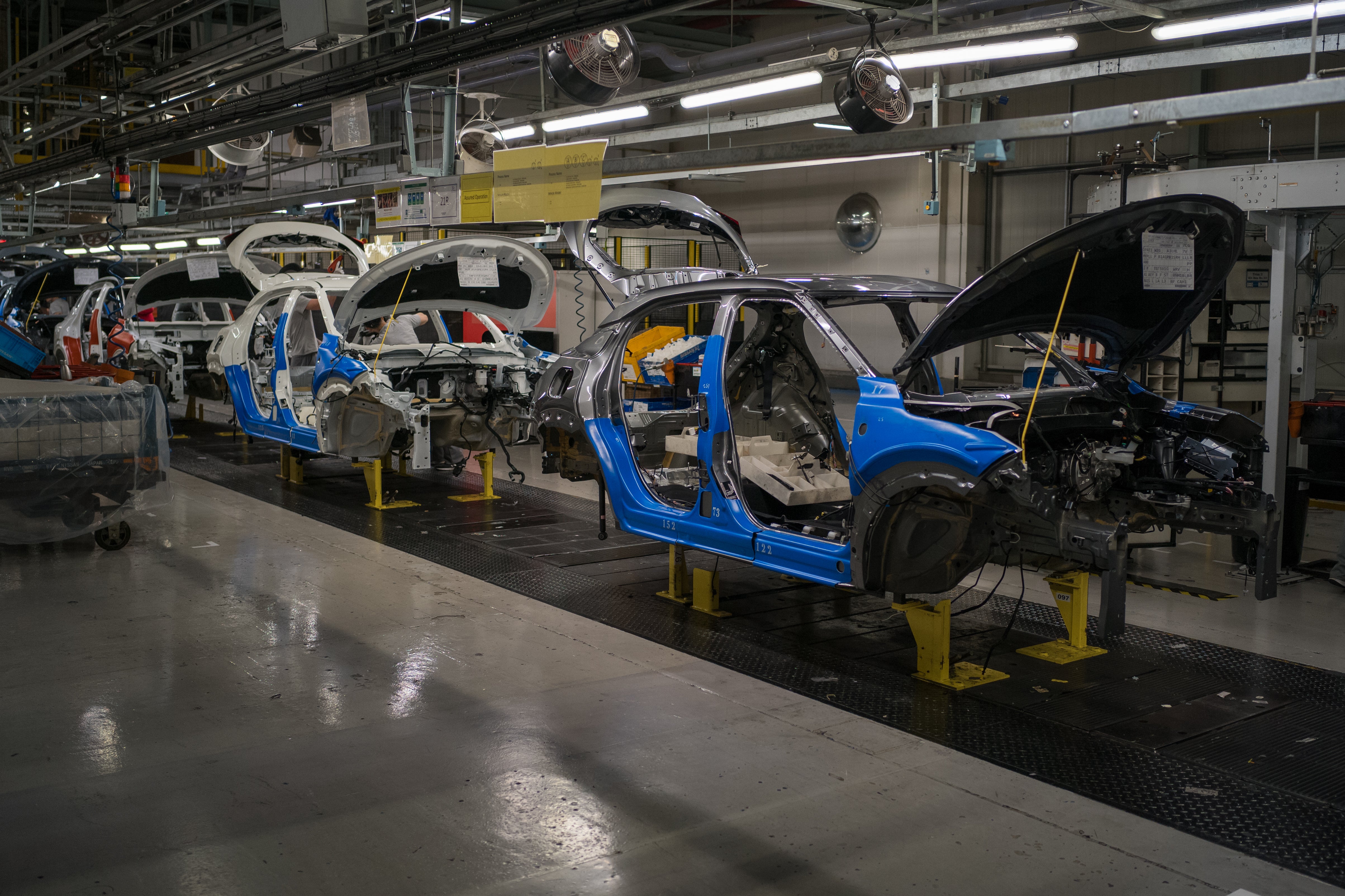 Nissan employs approximately 6,000 people in his factory in Sunderland