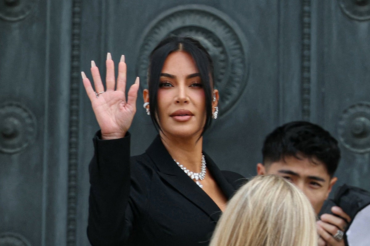 Kim Kardashian makes statement with ‘$3.5 million’ diamond necklace at jewelry heist trial