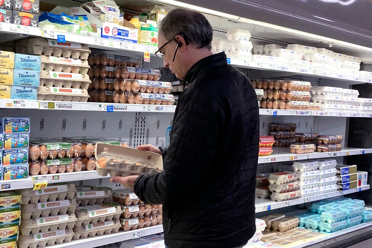 US egg prices fall for the first time in months but remain near record highs