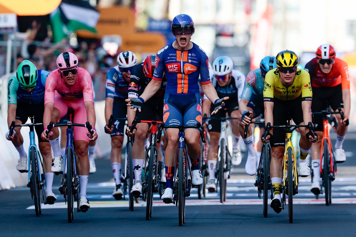 Giro d’Italia LIVE: Stage 4 results, reaction and standings after chaotic sprint finish