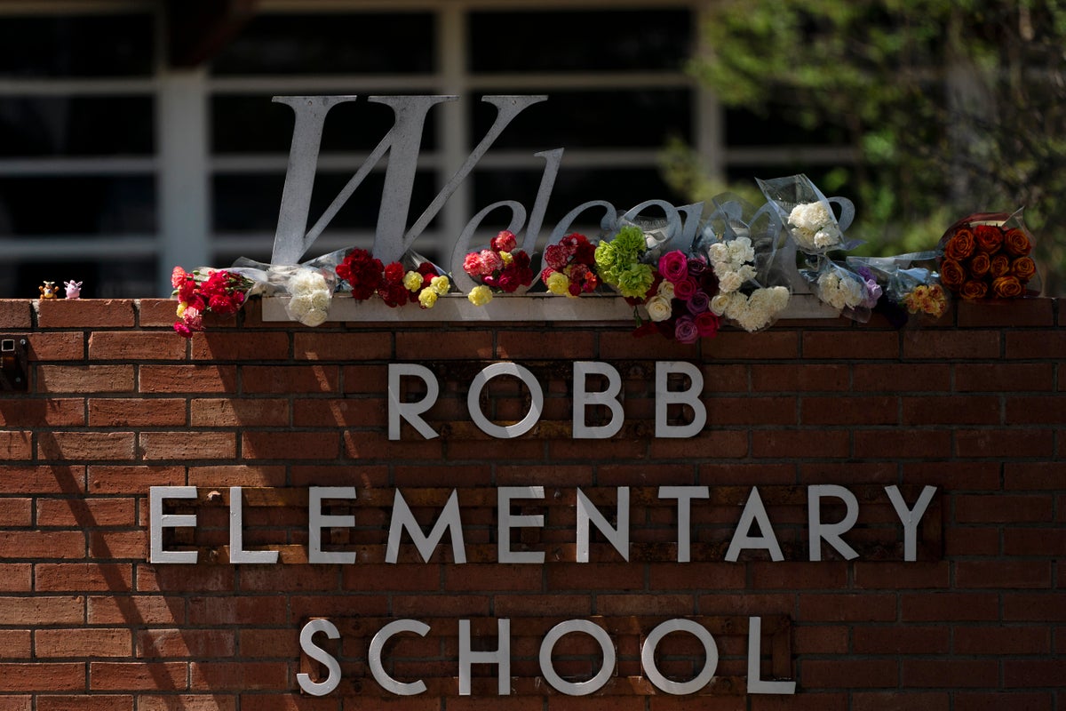 Texas lawmakers OK former Uvalde mayor's effort to fix police failures in Robb Elementary attack