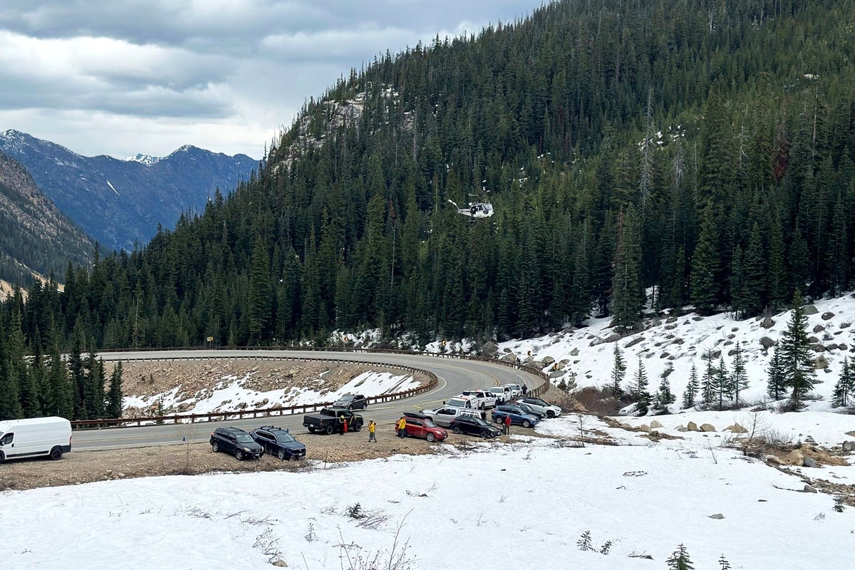 Rock Climbing Fall Kills Three, Survivor Reaches Help in Washington Cascades