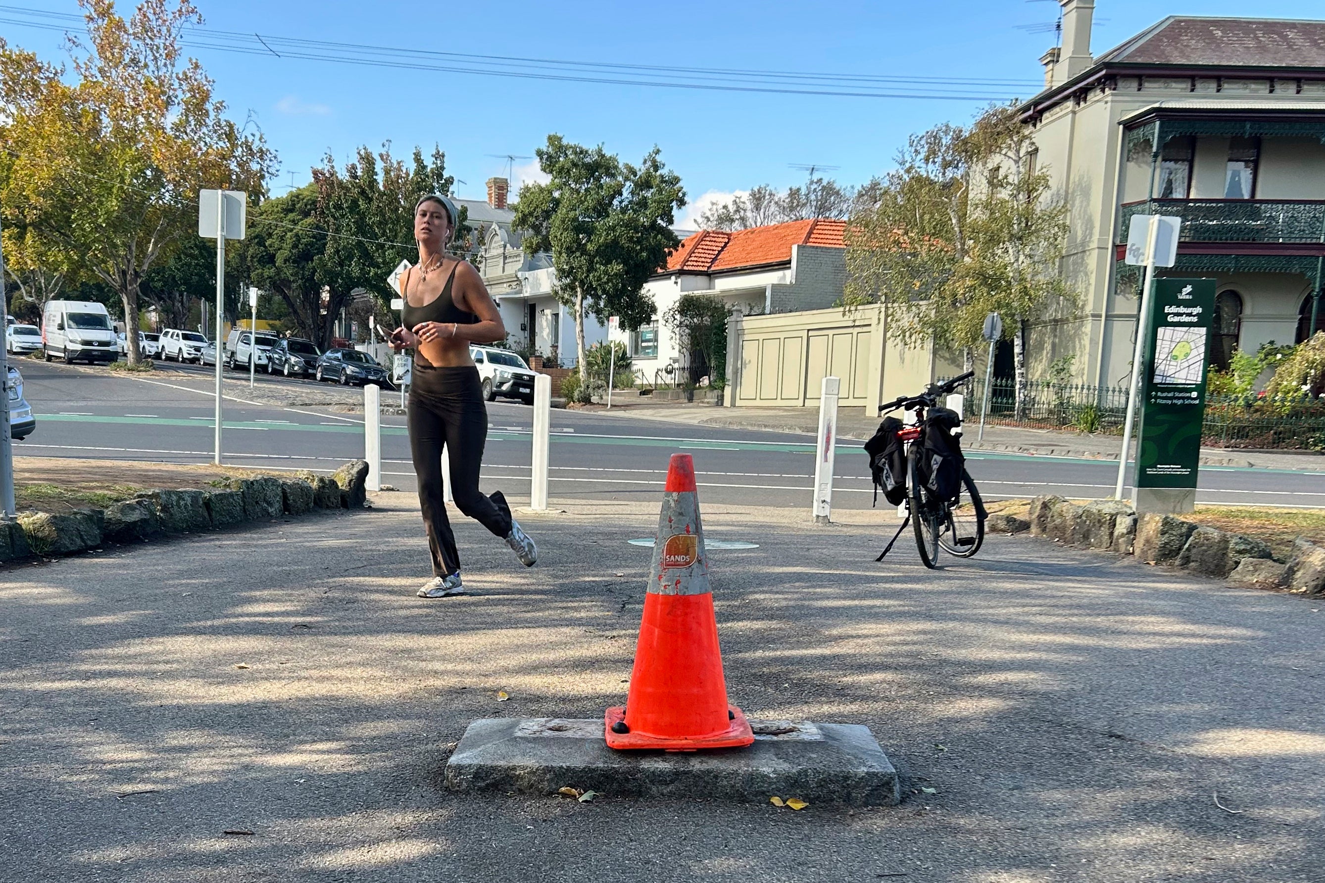 AUSTRALIA-EXPLORADOR MONUMENTO