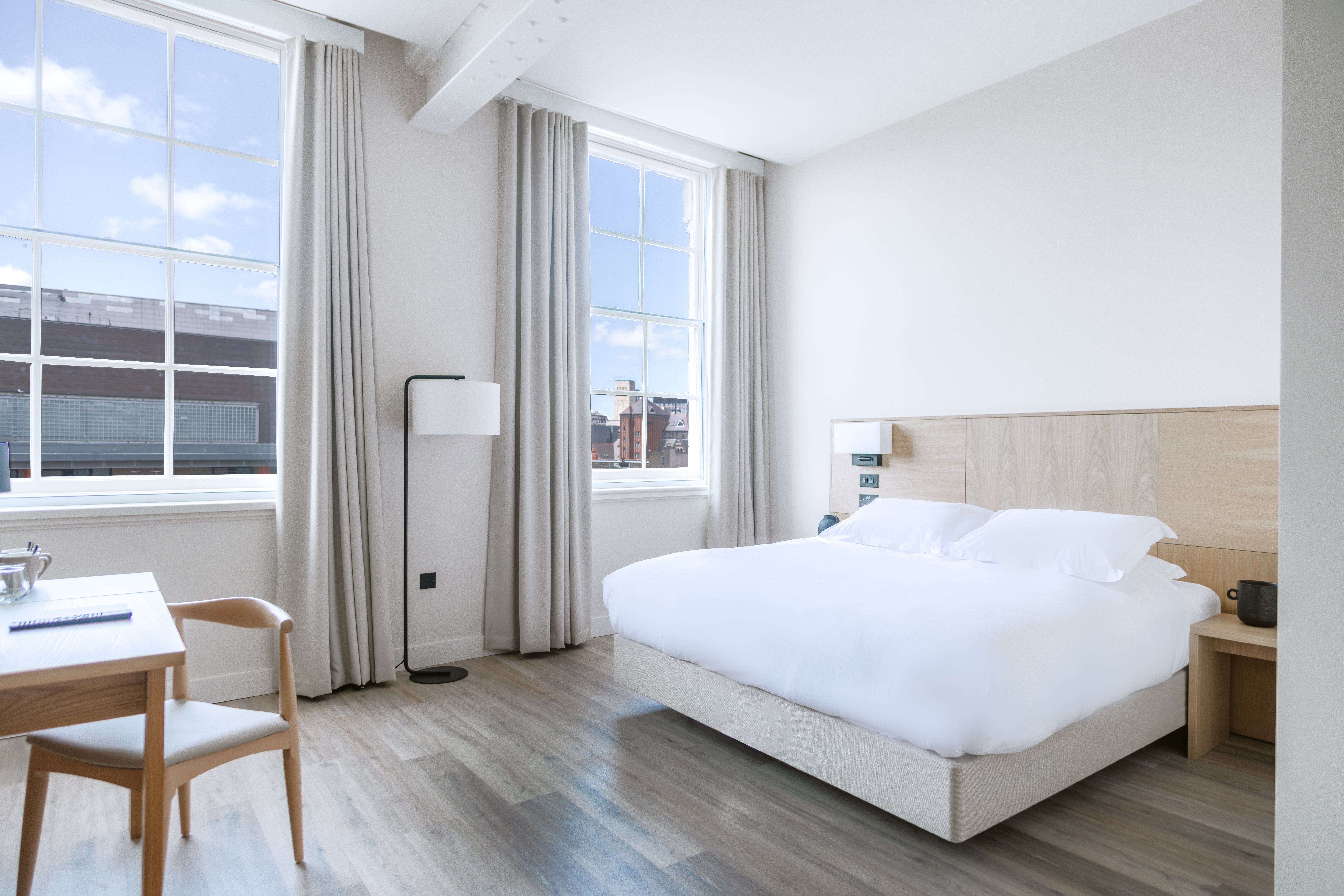 Visitors to Liverpool seeking retail therapy will find the School Lane Hotel to be exceedingly well placed
