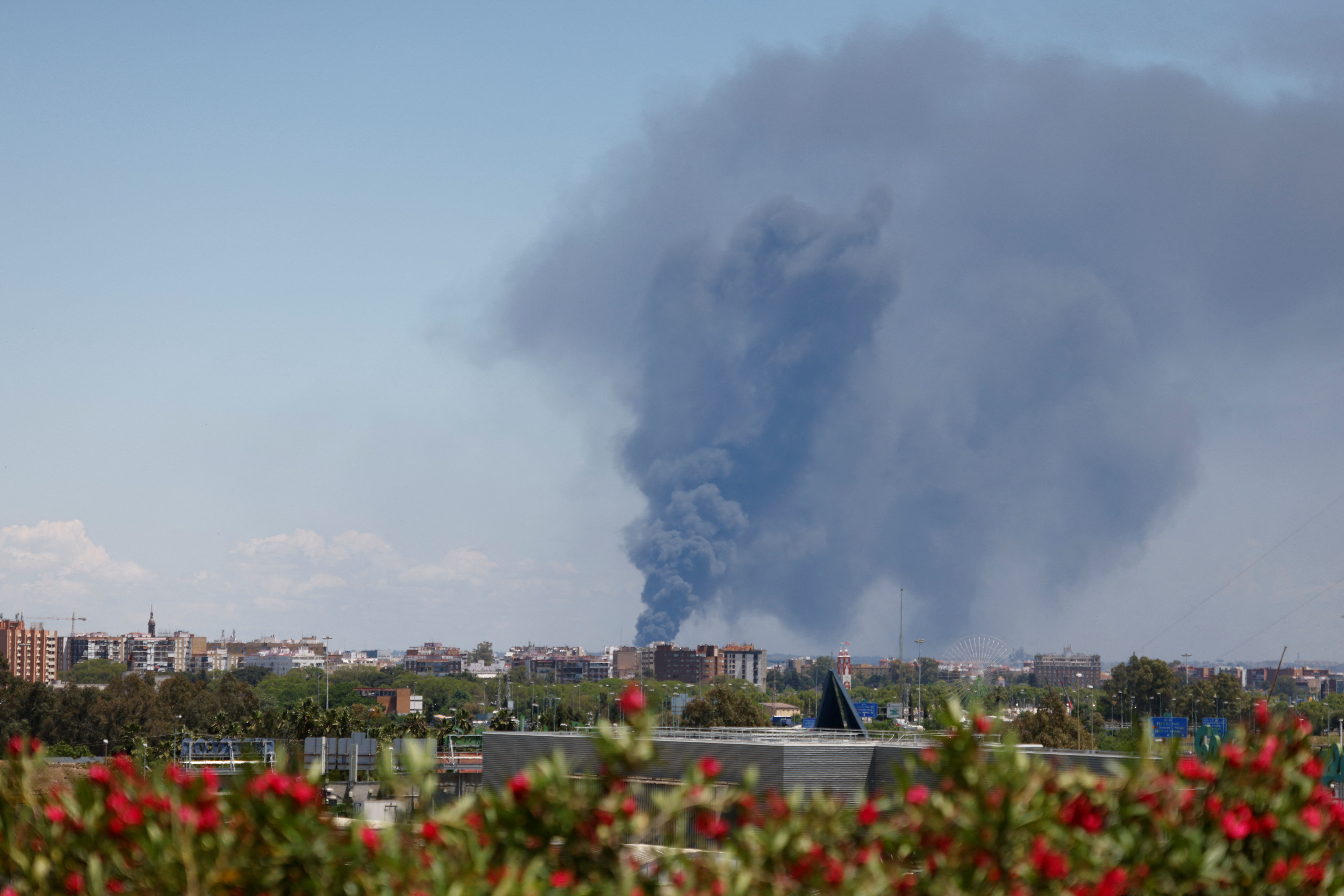 Smoke billows from a fire at a chemical plant in Seville, Spain May 14, 2025. REUTERS/Marcelo del Pozo