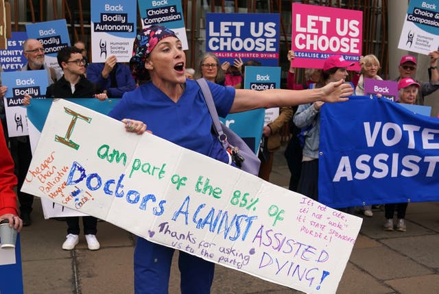 <p>Geri Hignett, a doctor, protesting outside parliament in Edinburgh on Tuesday </p>