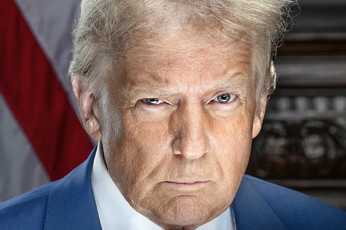 ‘Deeply creepy’: Enormous brooding banner of Trump  now hangs next to Lincoln outside Department of Agriculture