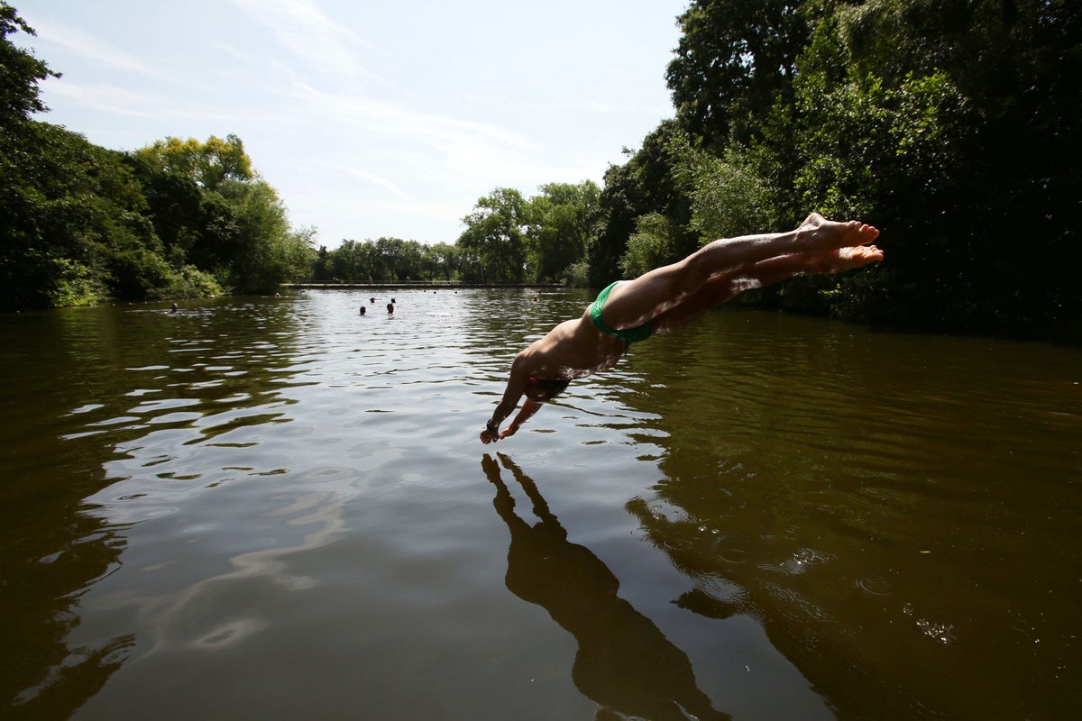 England, Hampshire, Oxfordshire Begin Nationwide Bathing Water Quality Testing