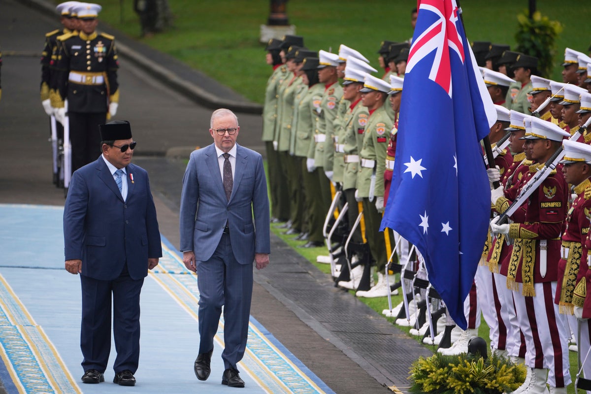 Australian leader visits Indonesia seeking deeper economic and defense ties
