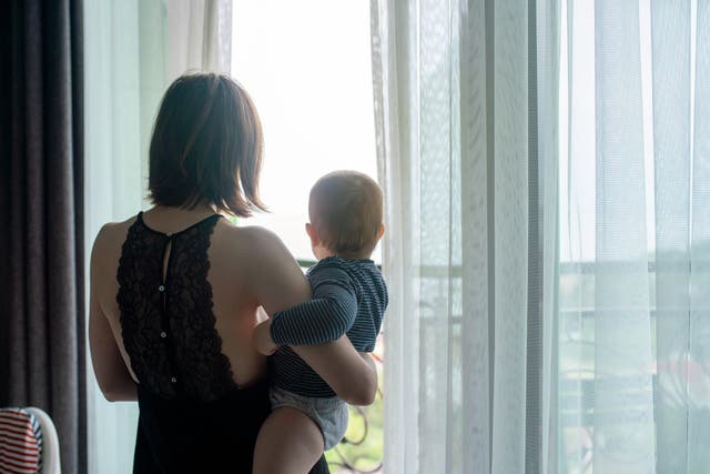 <p>A quarter of new mothers are having to borrow thousands of pounds to finance their maternity leave, new research has found.</p>