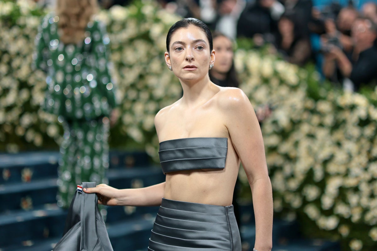 Lorde says she’s ‘in the middle gender-wise’ but refuses ‘non-binary’ label