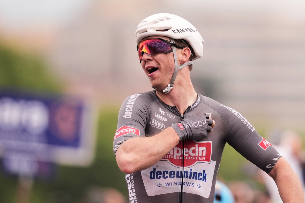 Kaden Groves wins crash-hampered Giro d’Italia stage six as 2022 winner Jai Hindley abandons