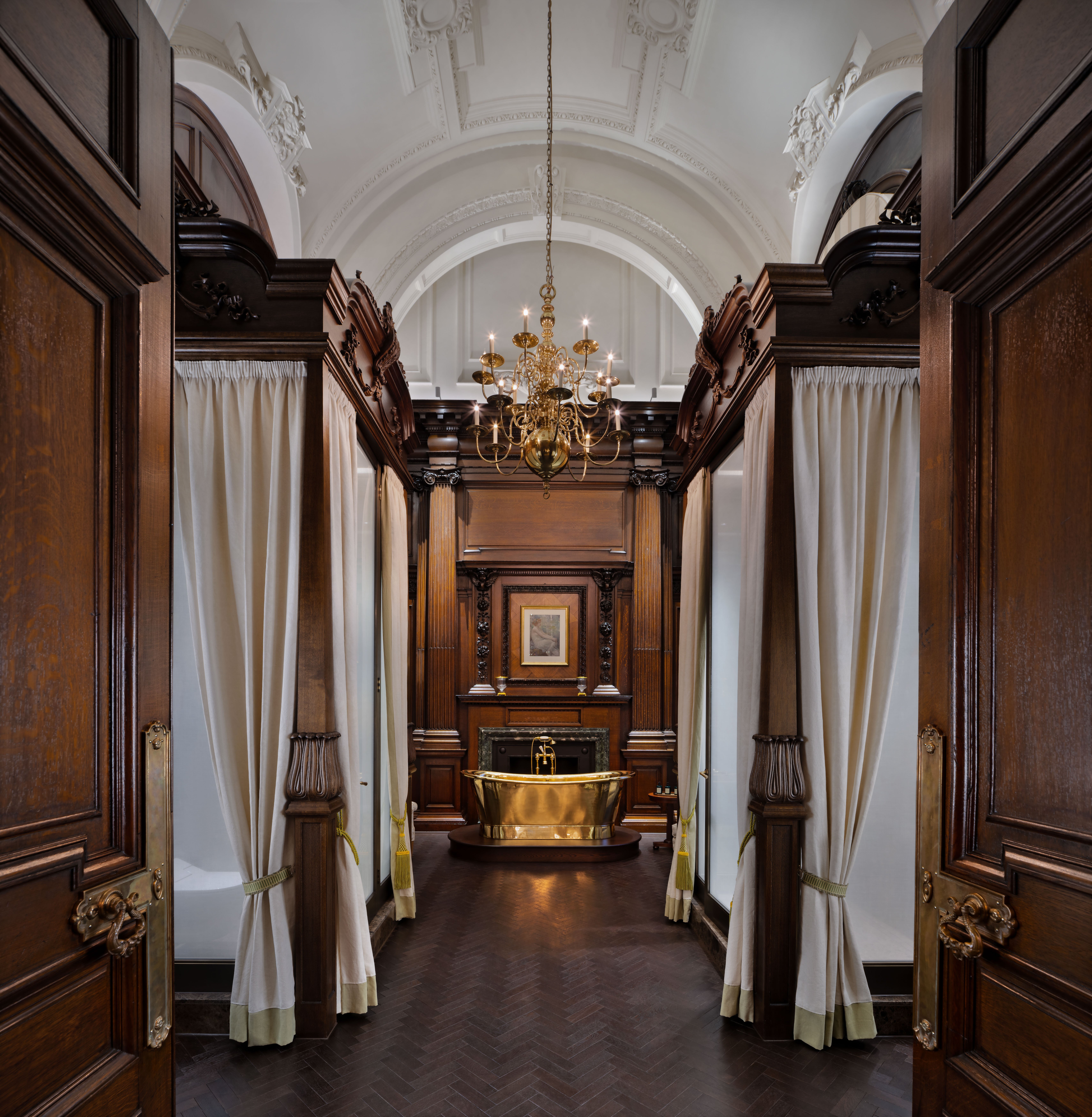 Few hotels decisively command your attention like Raffles