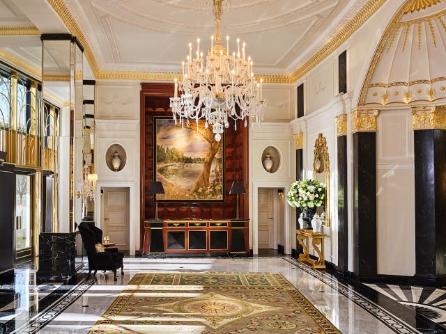 <p>Luxury as soon as you’re through the door at The Dorchester</p>
