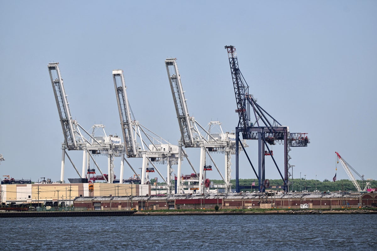 UN forecasts slower global economic growth following Trumps tariffs and trade tensions