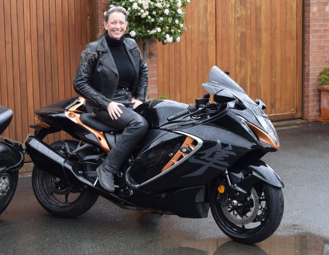 <p>‘I wheel the black Hayabusa from the garage’</p>